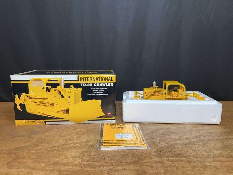 1/25 IH TD-25 Crawler NIB 1st Gear image