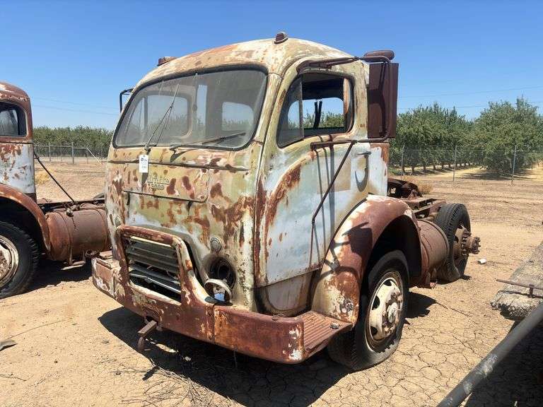 White 3000 Truck image