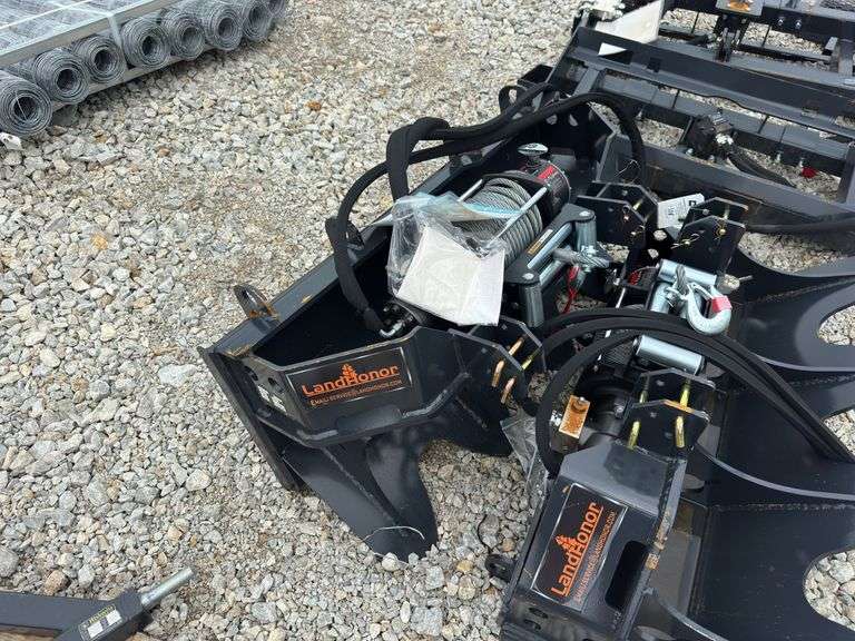 Skidsteer Hydraulic Winch image