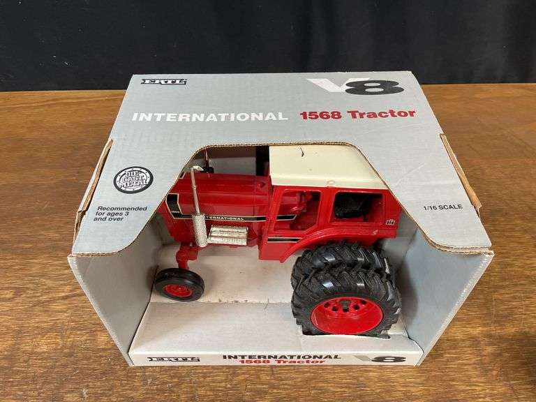 1/16 IH 1568 NIB Ertl