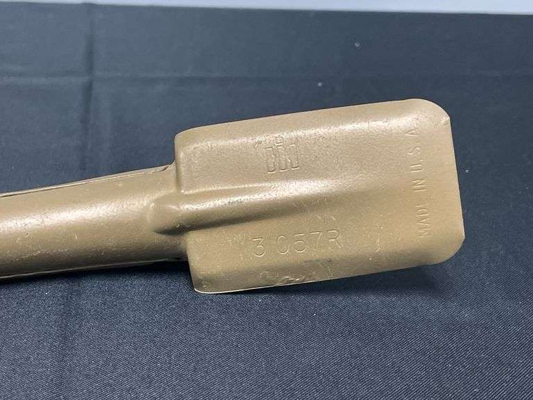 (2) IH Oil Can and Oil Can Spout