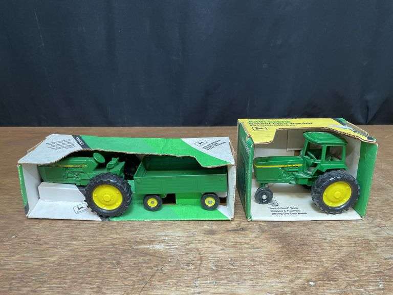 (2) 1/32 John Deere Tractor + Tractor + Wagon Set NIB Ertl image