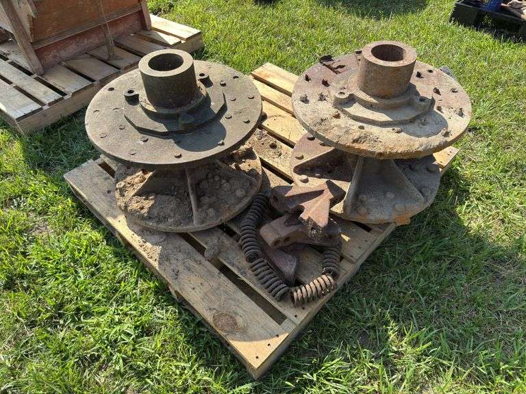 Aultman Taylor Hubs Parts Pallet image