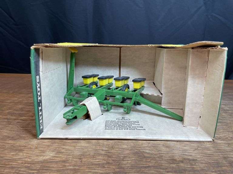 1/16 John Deere Corn Planter NIB Ertl image