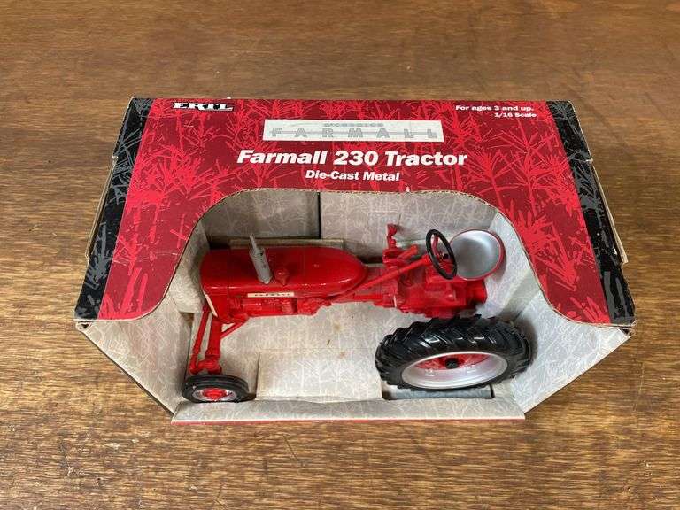 1/16 Farmall 230 NIB Ertl