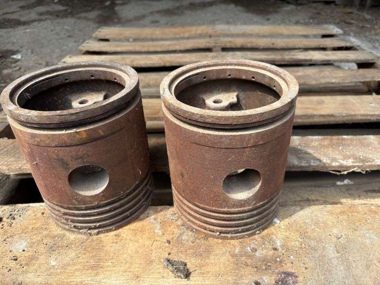John Deere Two Cylinder Pistons image