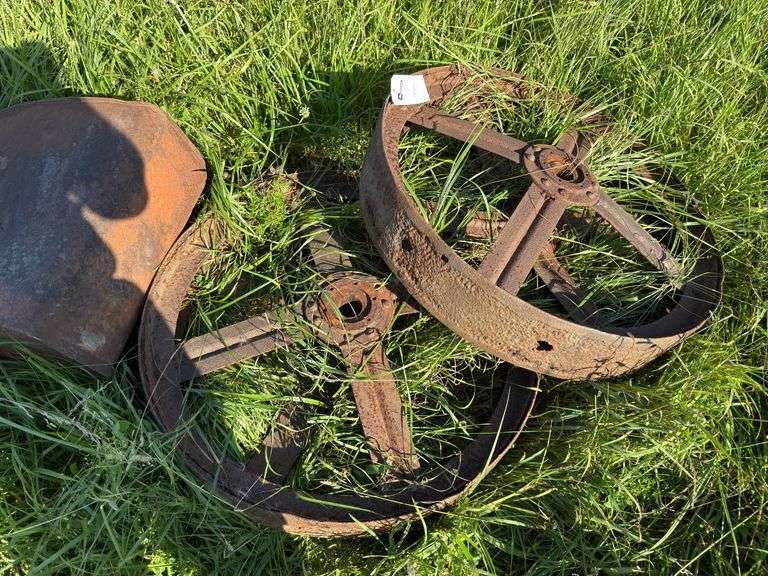 Case Crossmotor Wheels and Fuel Tank image