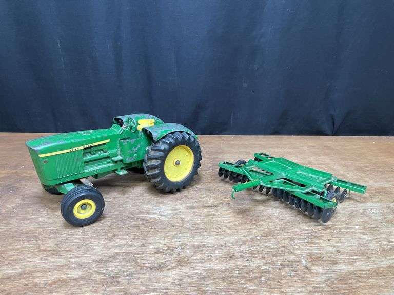 (2) 1/16 John Deere 5020 + Disk Ertl image