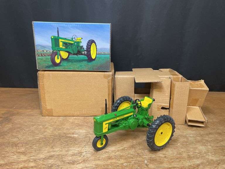 1/16 John Deere 520 High Clearance 2002 2 Cylinder NIB Ertl image