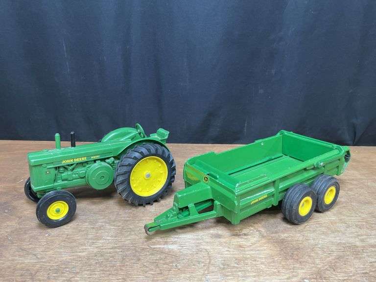 (2) 1/16 John Deere R + Spreader Ertl image