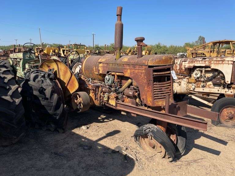 Minneapolis Moline UTU Parts Tractor image