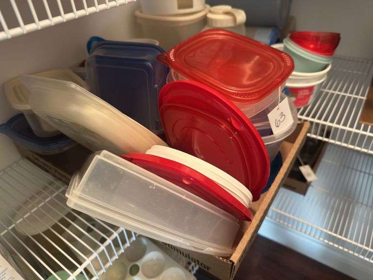Assorted Tupperware/Plastic Containers