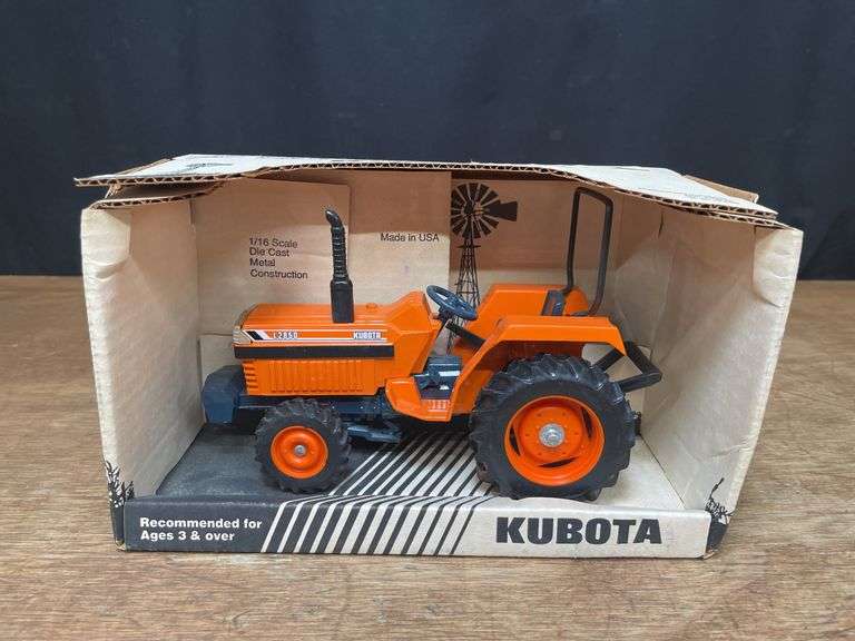 1/16 Kubota L2850 NIB SM