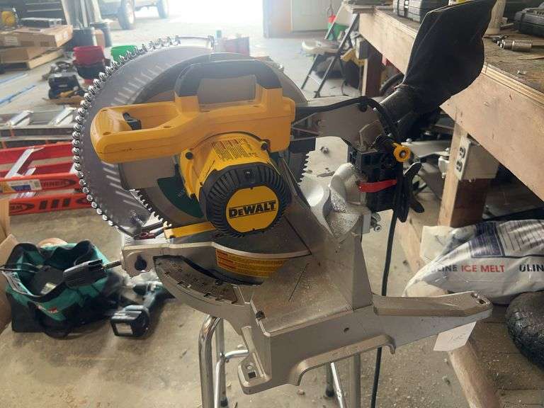 Dewalt 12” Compound Miter Saw (DWS715) image