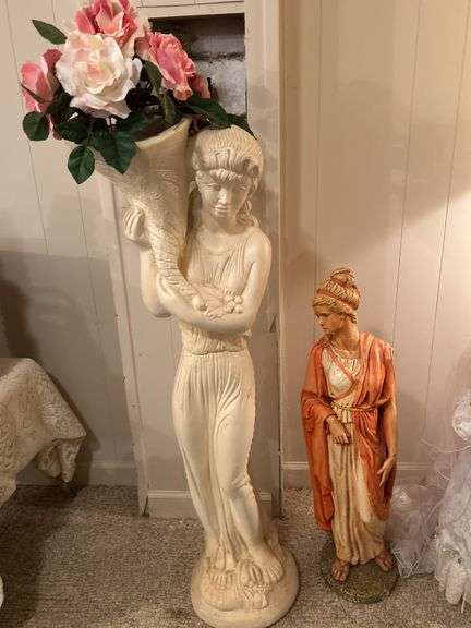 Figurines