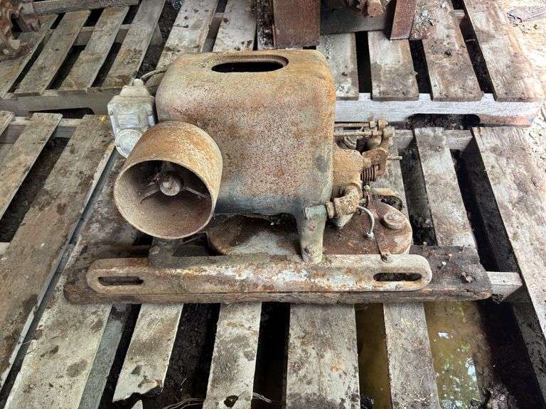 1 1/2 - 2 1/2 HP International Harvester LA Engine image