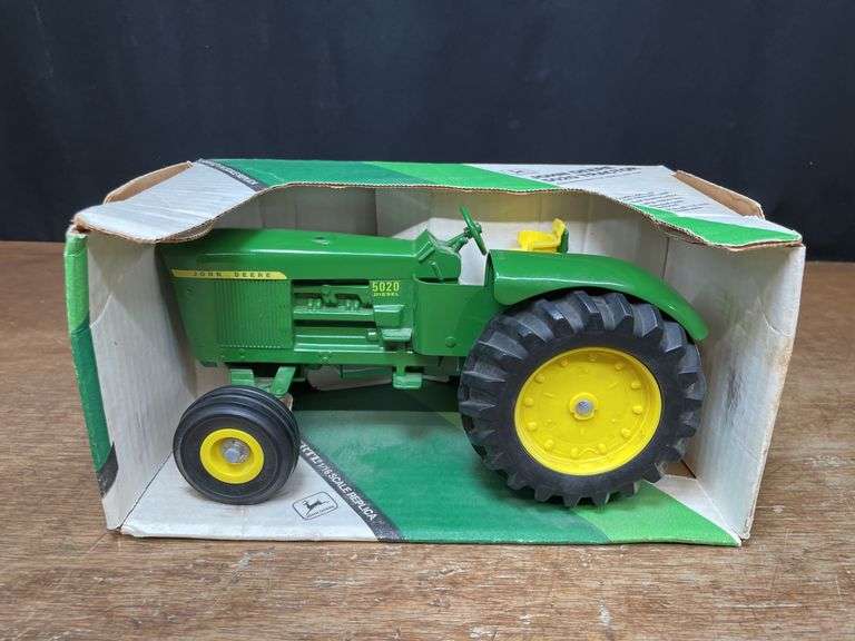 1/16 John Deere 5020 NIB Ertl image