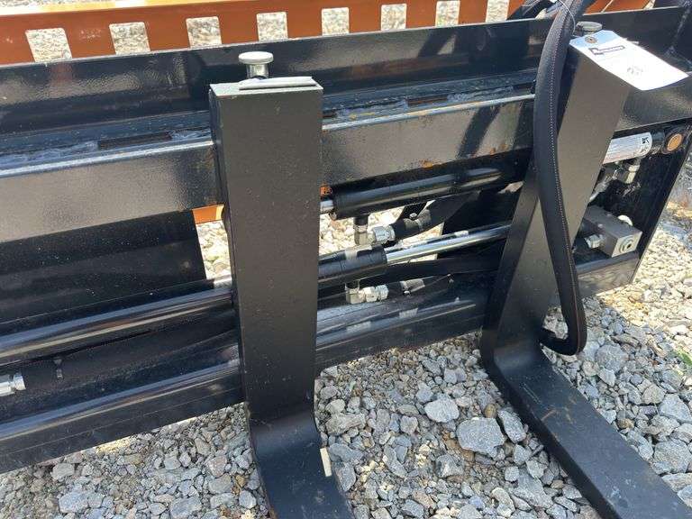 Hydrualic Skid Steer Fork Attachment