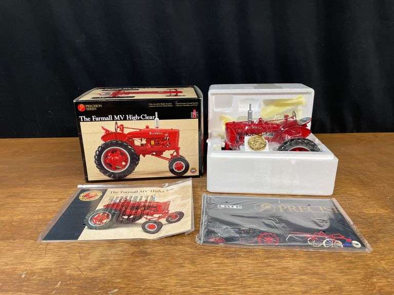 1/16 Farmall MV High Clear Precison NIB Ertl image