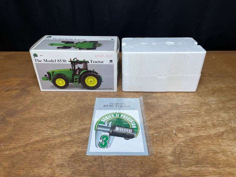 1/32 John Deere 8530 Precision NIB Ertl image