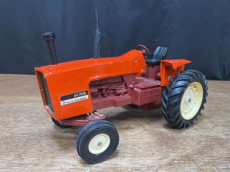 1/16 AC 7030 Ertl image