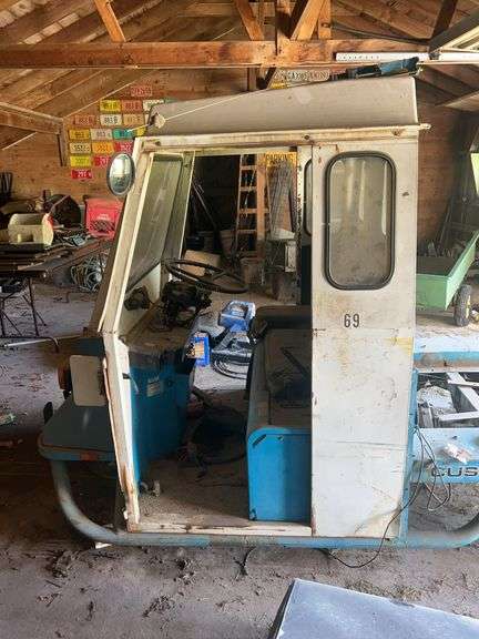 Cushman Truck