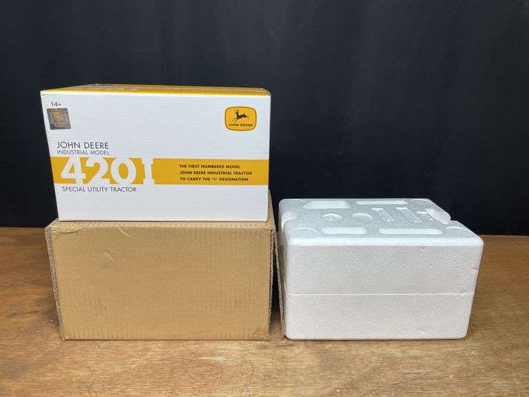 1/16 John Deere 420I Industrial 2 Cylinder NIB Ertl image