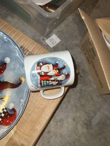 ￼Assorted Christmas Platters & Mugs