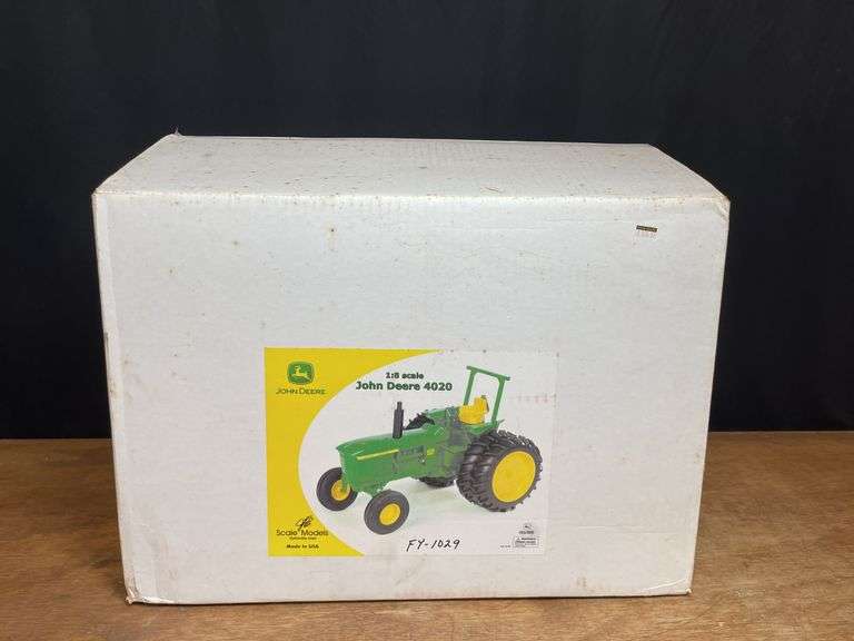 1/8 John Deere 4020 NIB SM image