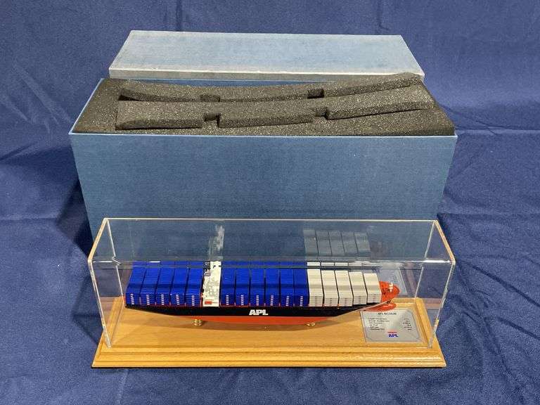 APL Belgium Container Ship Model w/ Case image