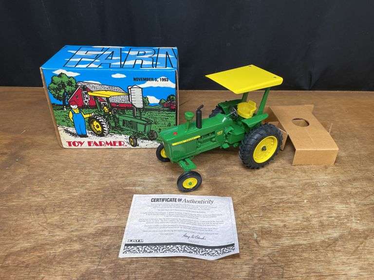 1/16 John Deere 4010 1993 NFTS NIB Ertl image
