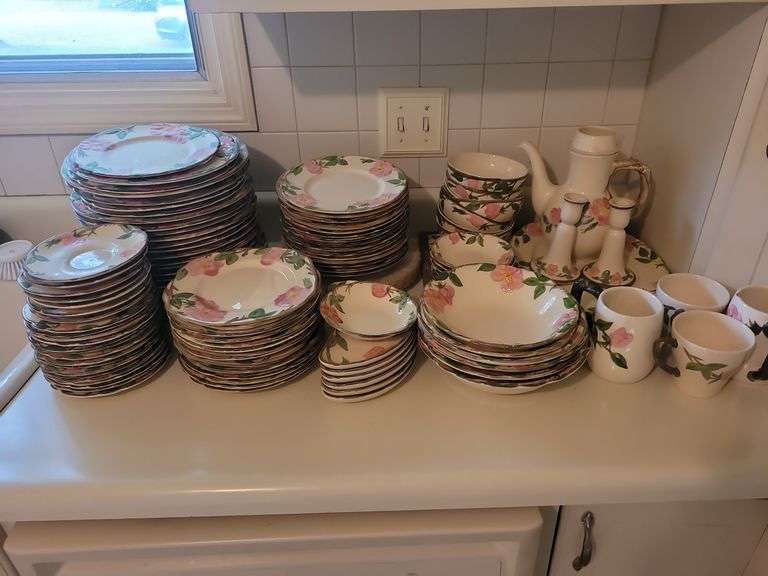 Large Plates And Bowls Lot