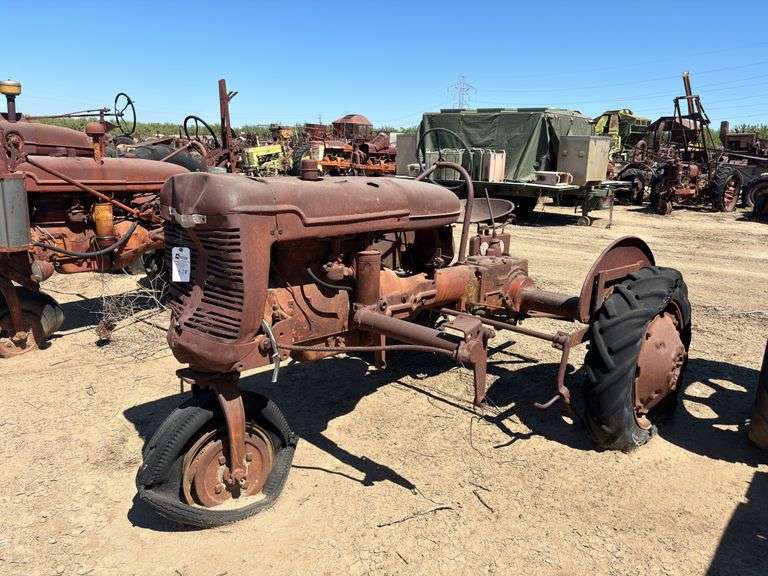 Farmall B image