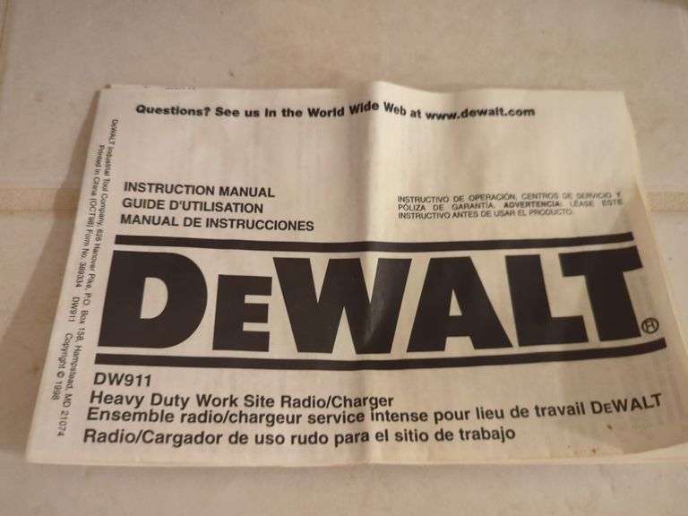 DeWalt DW911 - Heavy Duty Work Site Radio/Charger