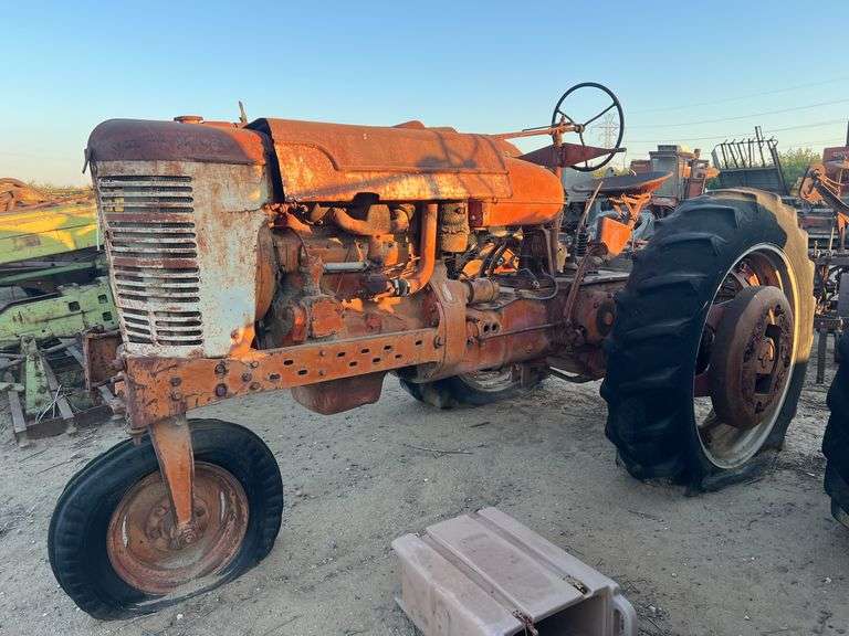Farmall M Parts Tractor image