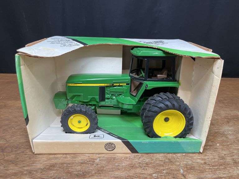 1/16 John Deere 4960 NIB Ertl image