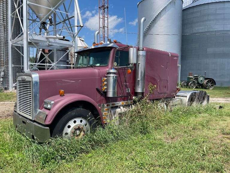 Freightliner Semi image
