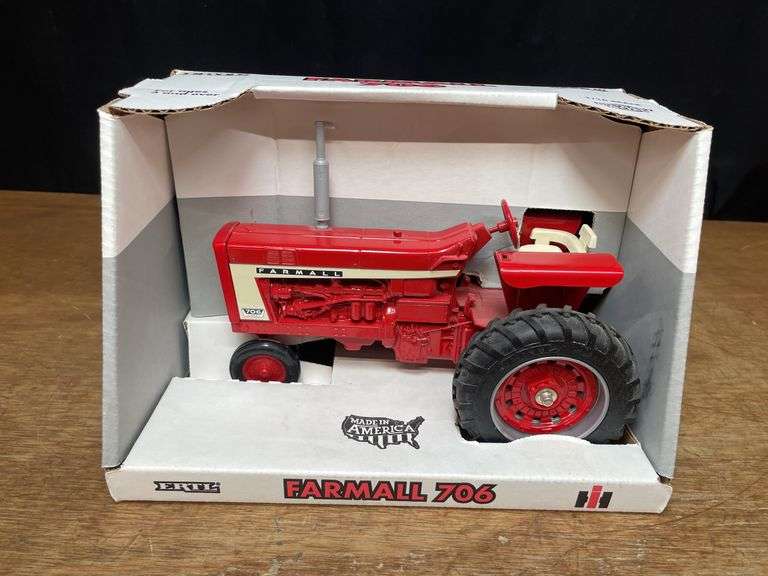 1/16 Farmall 706 NIB Ertl image