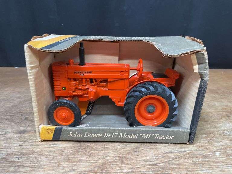 1/16 John Deere MI NIB Ertl image