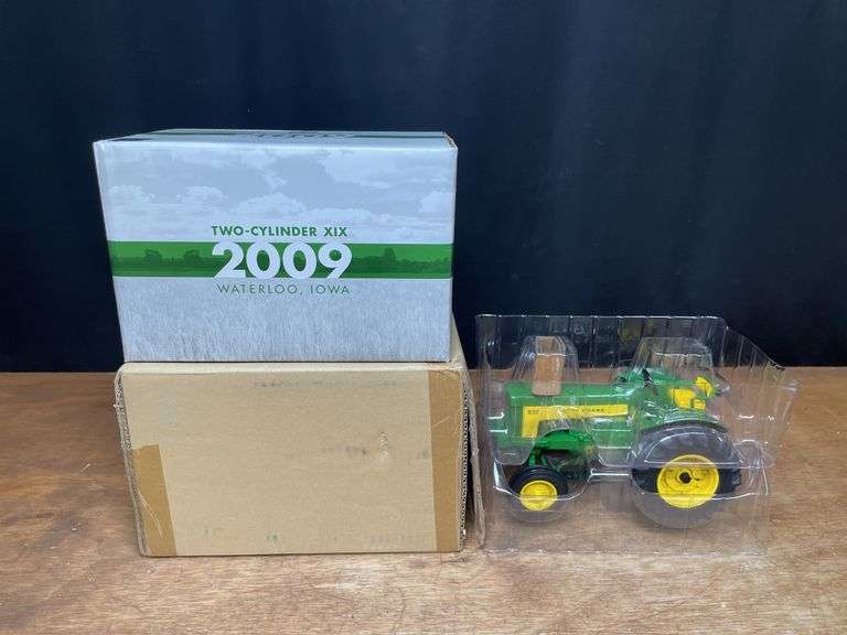1/16 John Deere 630 2009 2 Cylinder NIB Ertl image