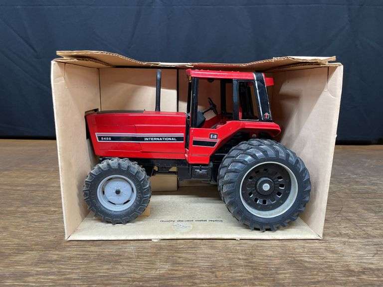 1/16 IH 5488 NIB Ertl image