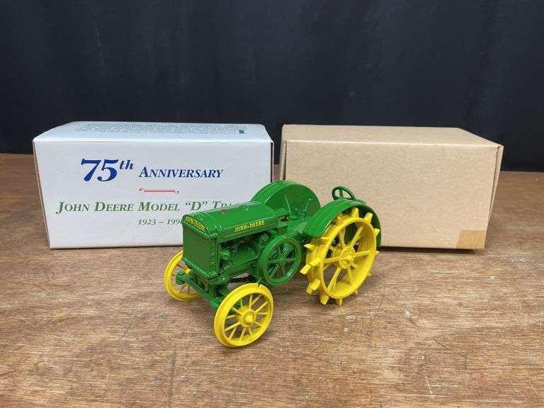 1/16 John Deere D 1998 2 Cylinder NIB Ertl image