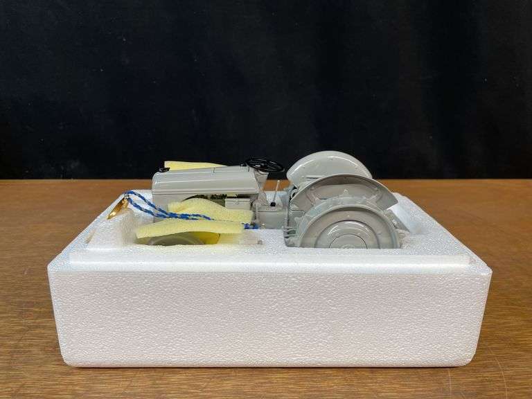 1/16 Ford 2N Precision NIB Ertl