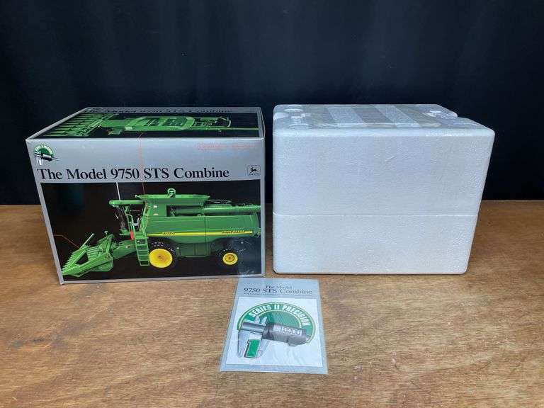 1/32 John Deere 9750 Combine Precision NIB Ertl image