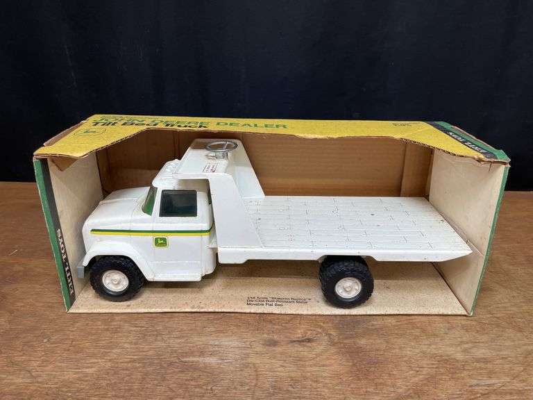 1/16 John Deere Tilt Bed Truck NIB Ertl image