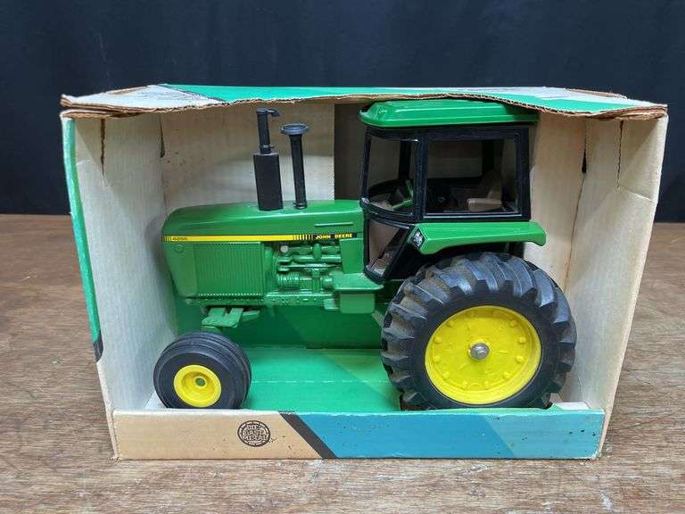 1/16 John Deere 4255 NIB Ertl image