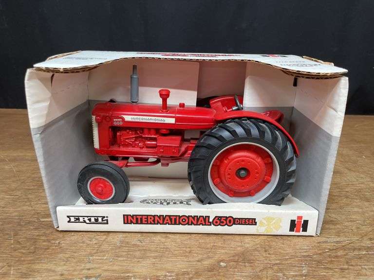 1/16 IH 650 NIB Ertl image