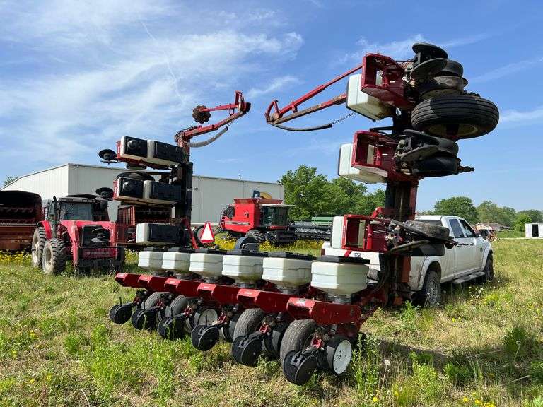 White 6122, 12 Row Planter