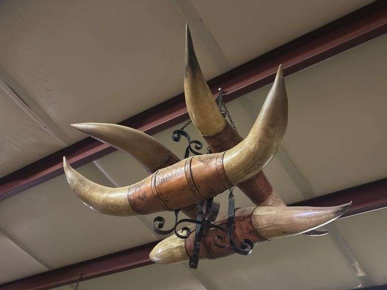 Steer Horn Chandelier image