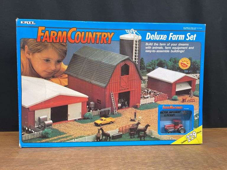 1/64 Deluxe Farm Set NIB Ertl image